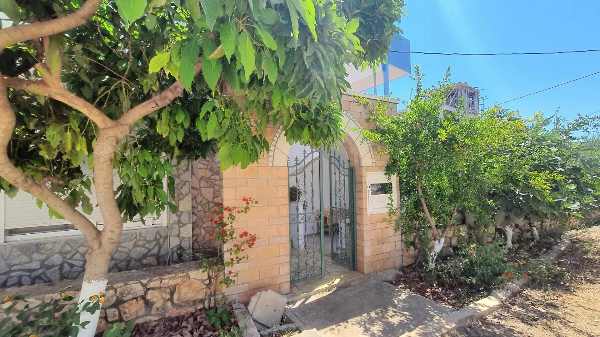 Vila Albi Ksamil Guest house