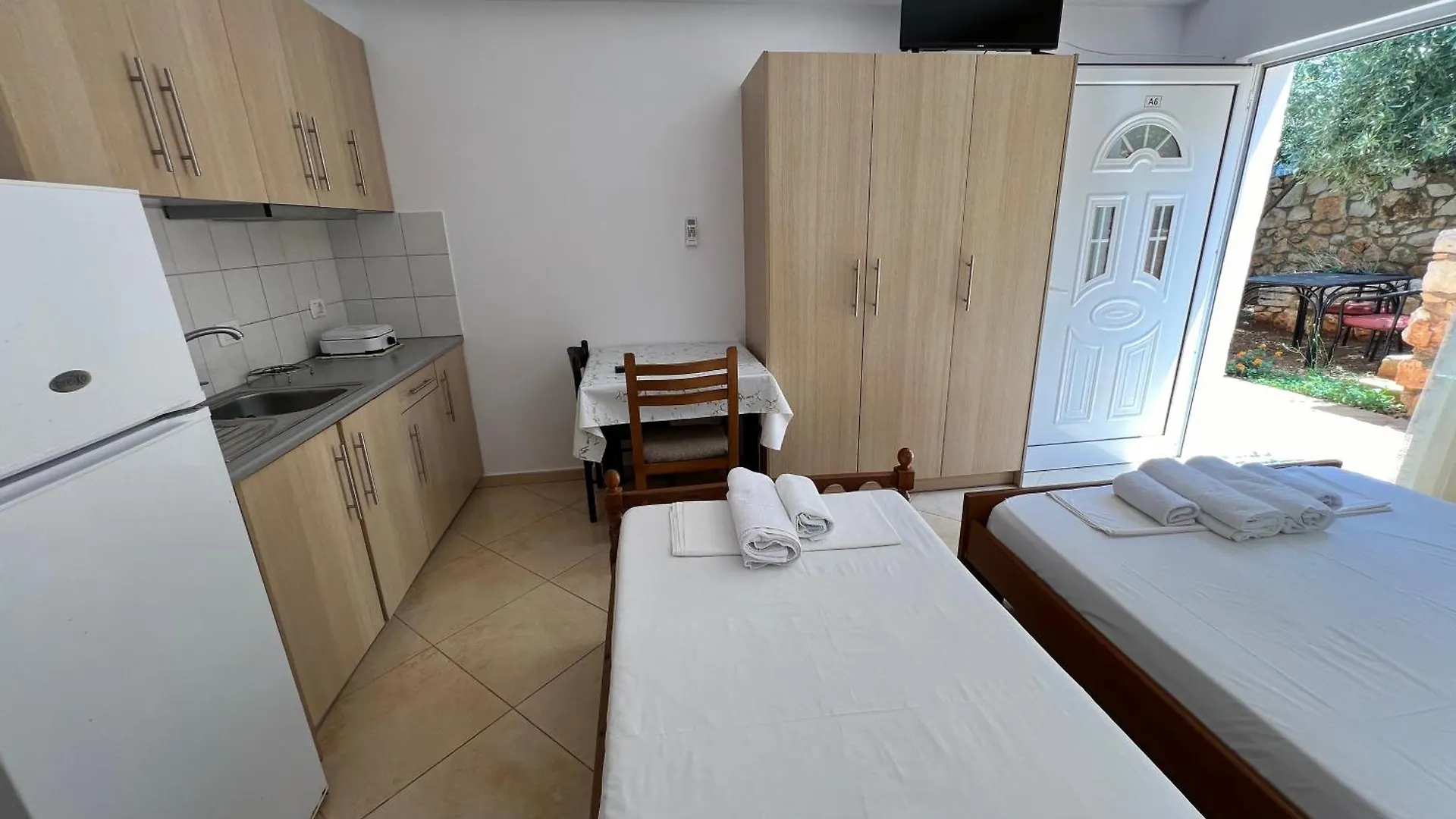 Guest house Vila Albi Ksamil Albania